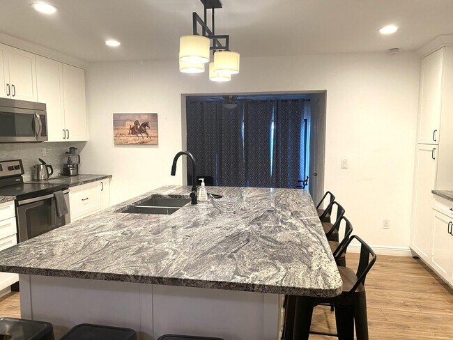 Building Photo - 1602 Montauk Dr