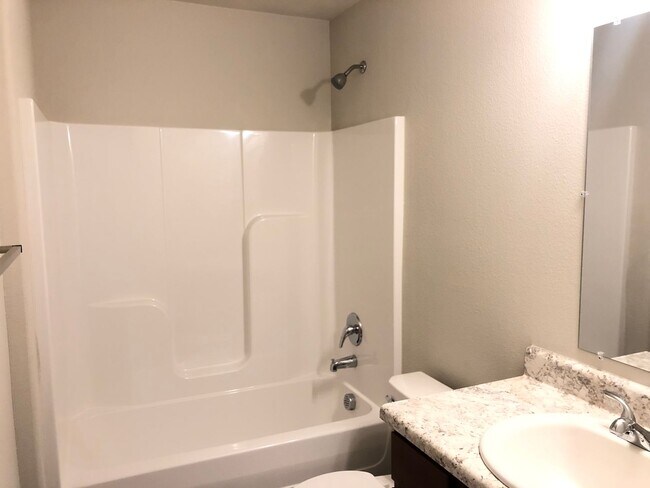 Building Photo - 3 bedroom 2 bath in Fayetteville minutes from Downtown