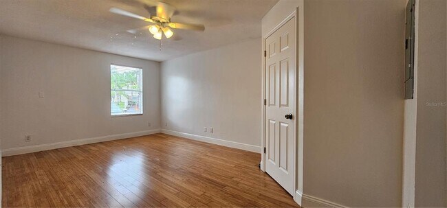 Building Photo - 8821 Coral Palms Ct