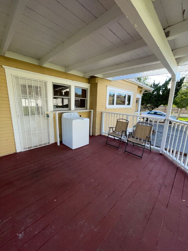 Building Photo - BEAUTIFUL CRAFTSMAN HOME IN SPRING VALLEY