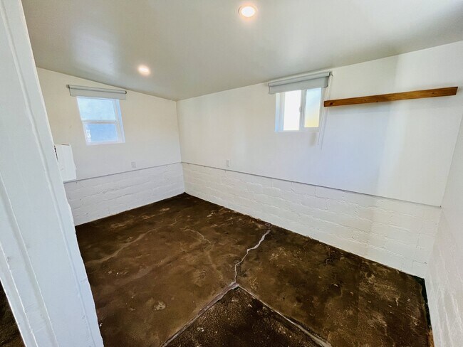 Building Photo - Adorable Studio Cabin near Joshua Tree Town Center