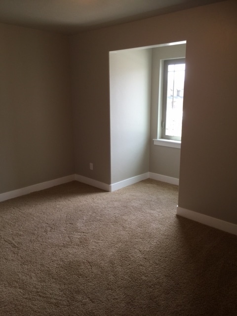 Building Photo - 576 N 220 E