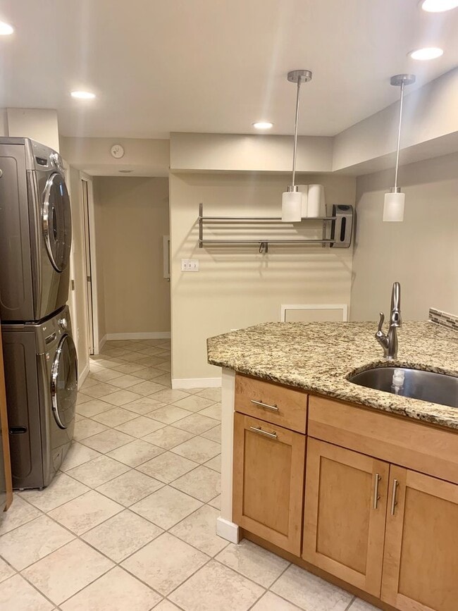 Building Photo - Amazing 2-Bedroom Townhouse Located in Bella Vista! Available mid-July!