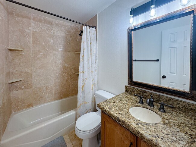 Building Photo - 2bd 2ba in a Great Community of Playa Vista