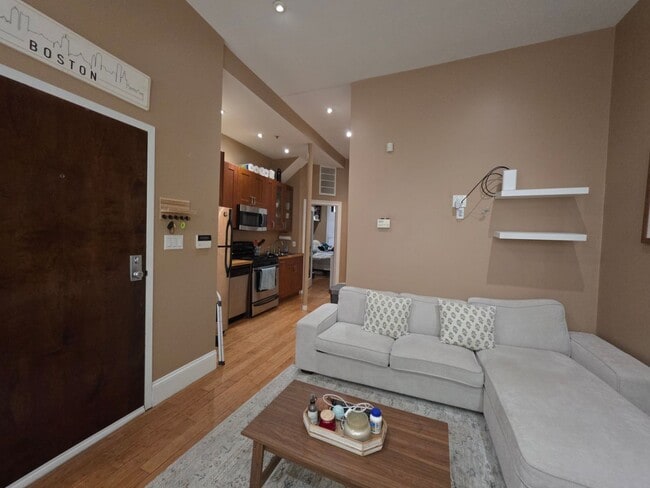 Building Photo - Convenient South End Location, Central Heat/AC, In-Unit Washer and Dryer, Private Deck.