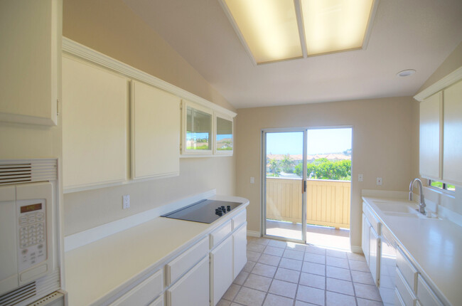 Building Photo - Ocean View 2 Bedroom 2 Bath Condo - Ritz P...