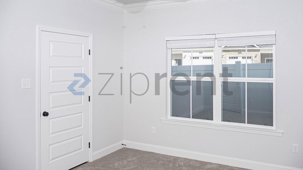 Building Photo - 532 Rohan Dr