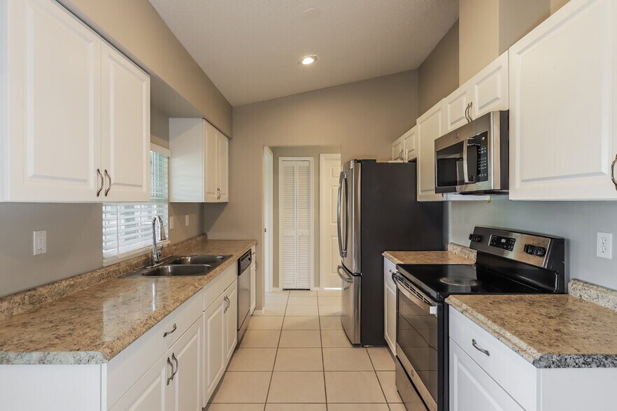 Building Photo - 6202 65th Ct E