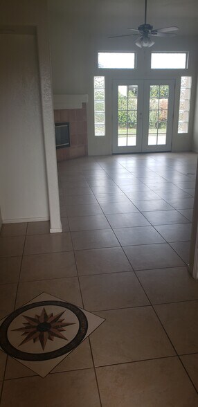 Building Photo - 10612 Sunset Canyon Dr