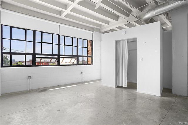 Building Photo - 2319 Chouteau Ave