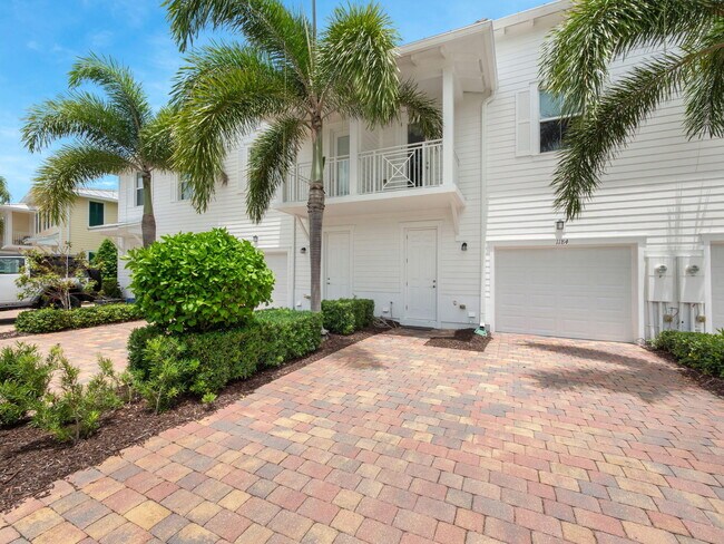 Building Photo - 1184 S Community Dr