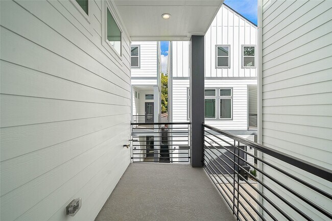Building Photo - 420 Janisch Rd