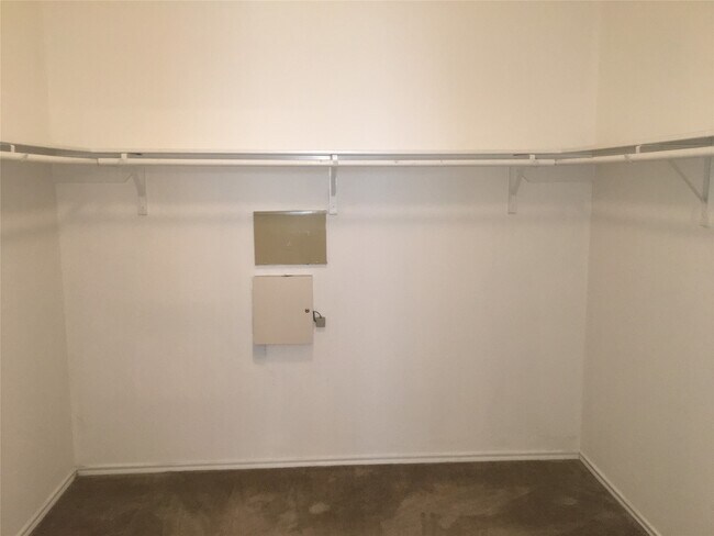 Building Photo - 2711 Cally Ct