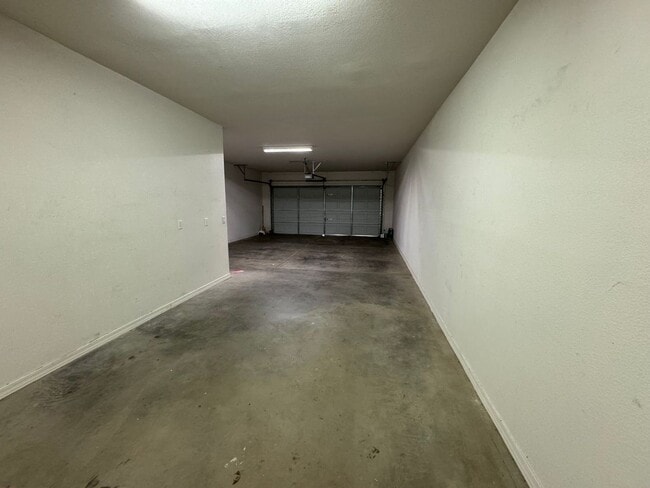 Building Photo - 4 Bedroom - 2.5 Bath - 2485 Sq. Ft - Sahuarita