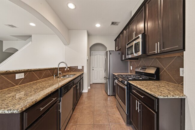 Building Photo - 8908 Clovermist Dr