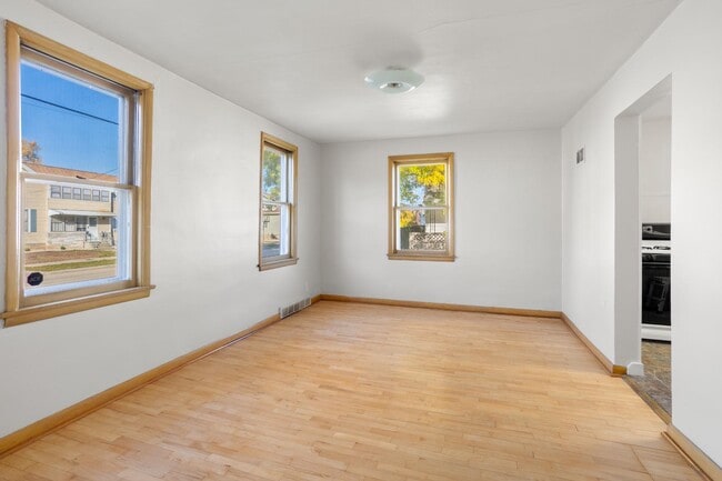 Building Photo - 1726 Iowa St