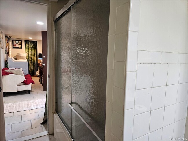 Building Photo - 156 Beechwood Ave