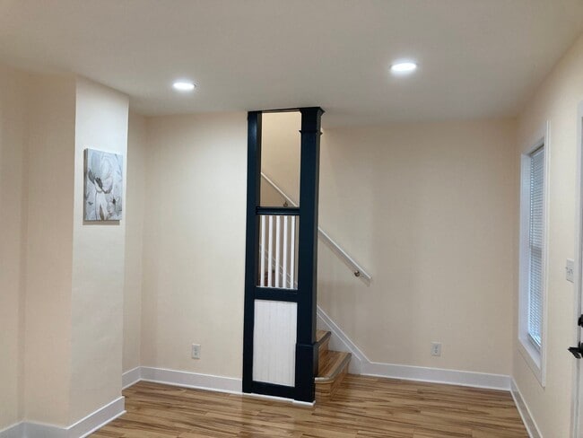 Building Photo - 2 Bedroom  Renovated Century Home Modern S...