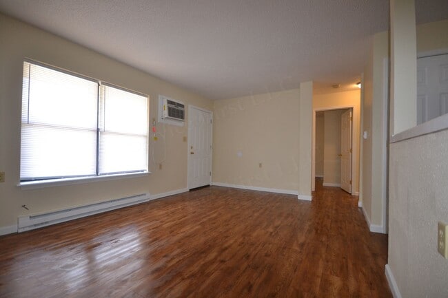 Building Photo - Dogwood Apartments