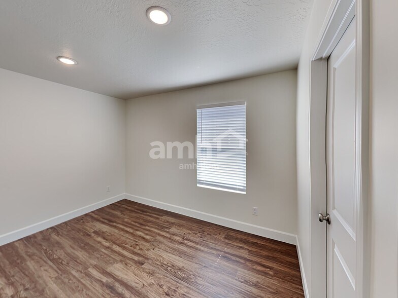 Building Photo - 5993 W Arranmore Dr
