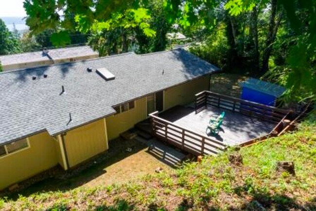 Building Photo - 3 bedroom, 2 bath with double car attached garage, newly remodeled.