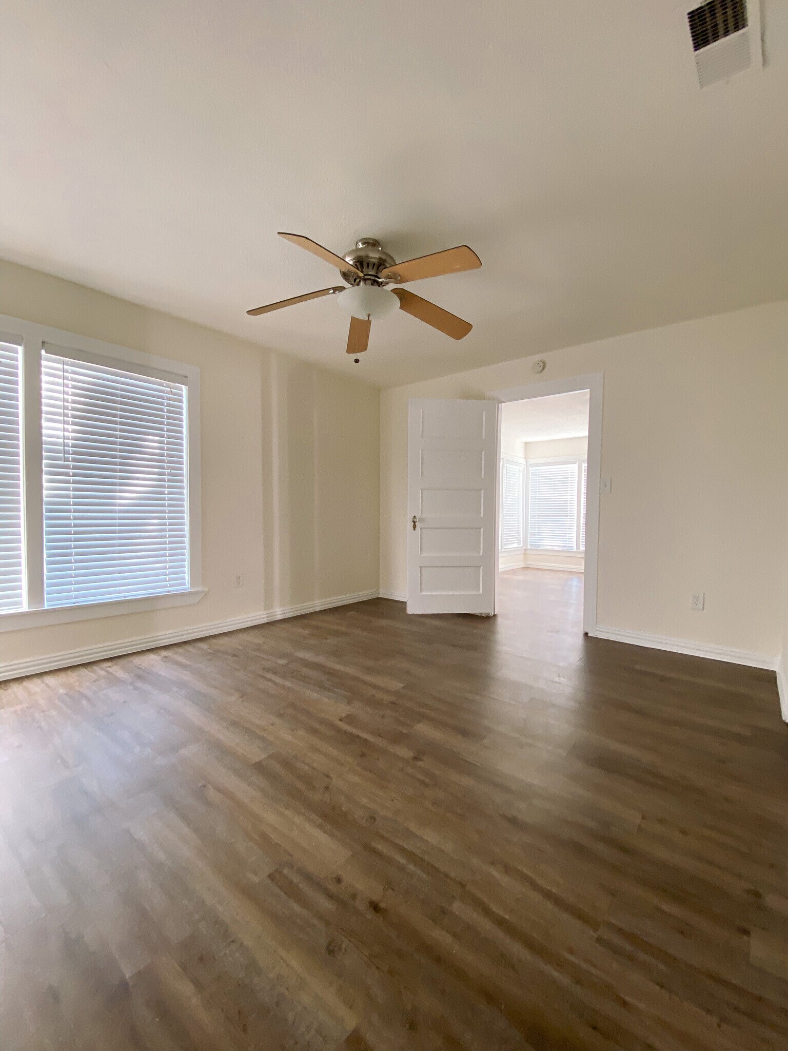 Building Photo - 109 E 3rd St