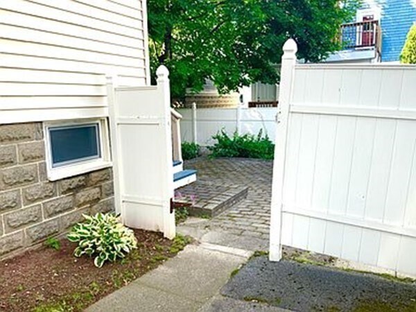 Building Photo - 33 Ossipee Rd