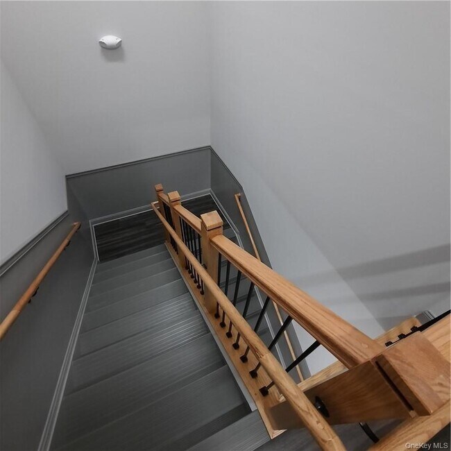 Building Photo - 250 NY-32