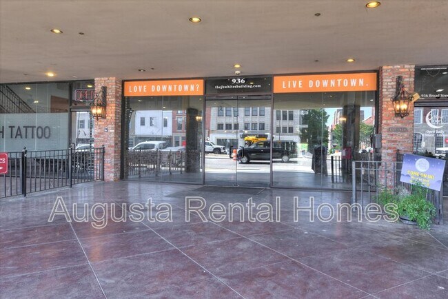 Building Photo - 936 Broad St