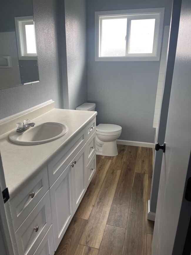 Building Photo - Beautiful 3 Bed 1.5 Bath House