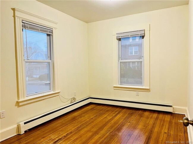 Building Photo - 115 Clinton St