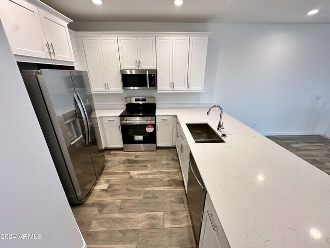 Building Photo - 4043 E Brisa Dr