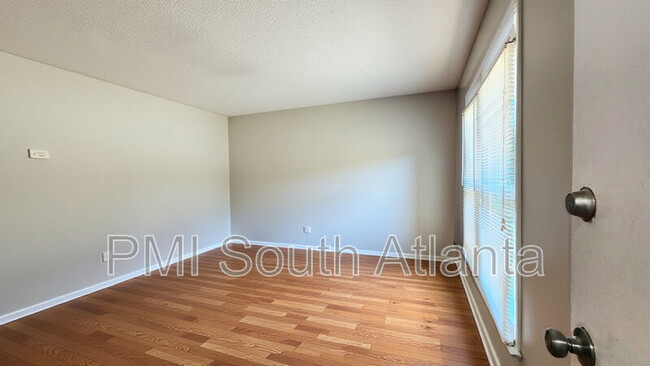 Building Photo - 834 Ridge Ave