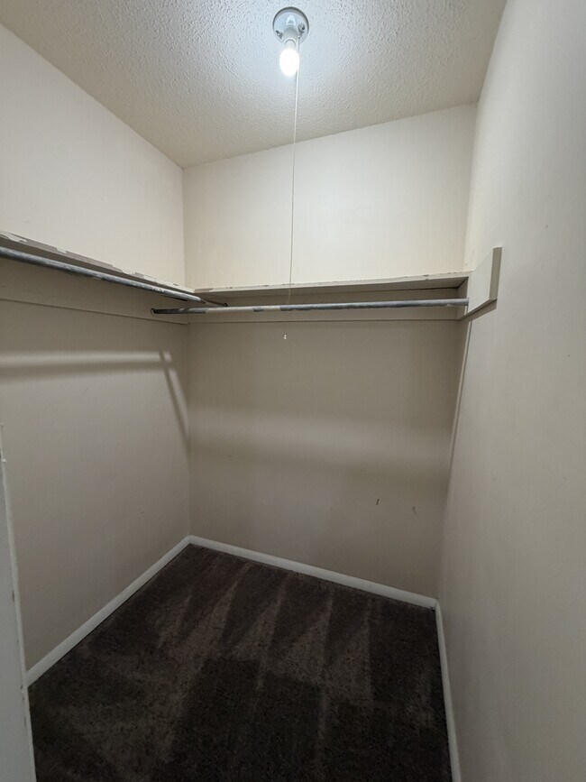 Building Photo - 401 N Cromwell Rd