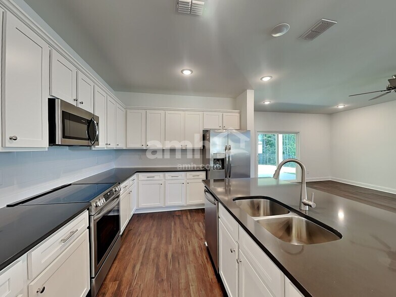 Building Photo - 131 Spruce Cir