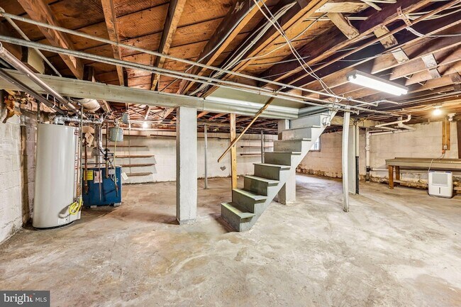 Building Photo - 526 N Ivy St