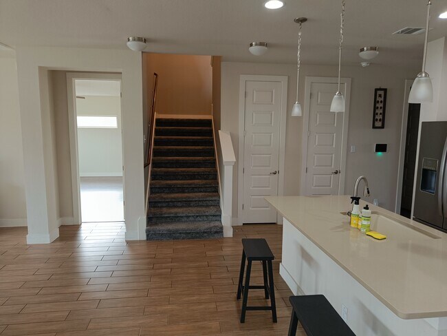 Building Photo - 535 Tanda Ln
