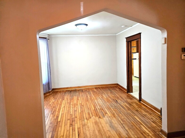 Building Photo - 1388 7th St E