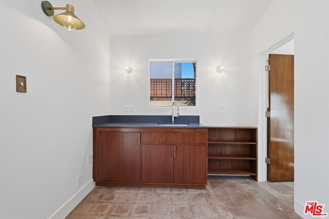 Building Photo - 444 S Windsor Blvd