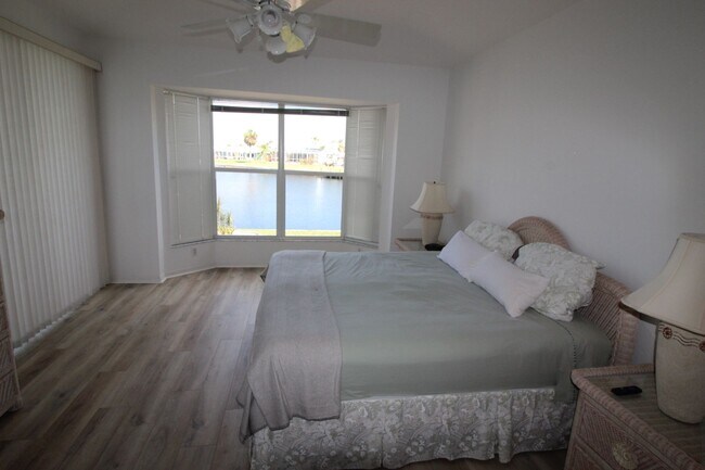 Building Photo - Short Term Rental ** Available 11/1/25 ** 3 Bed/2 Bath Pool Home ** Punta Gorda Isles** $7,500/mo