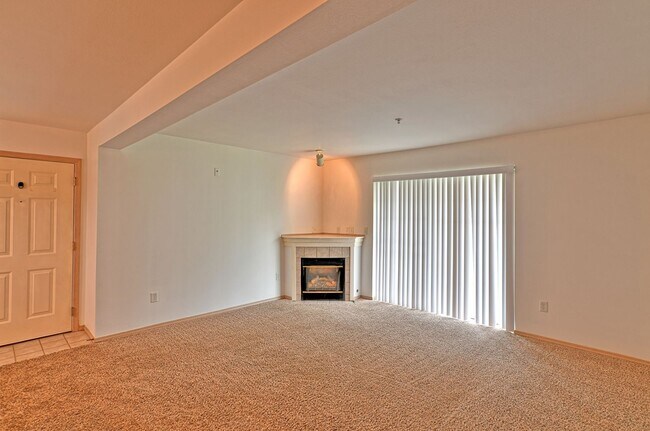 Building Photo - Charming 2-Bedroom Ground-Level Home in Qu...