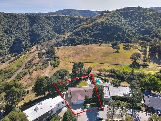 Building Photo - 16612 Park Ln Cir