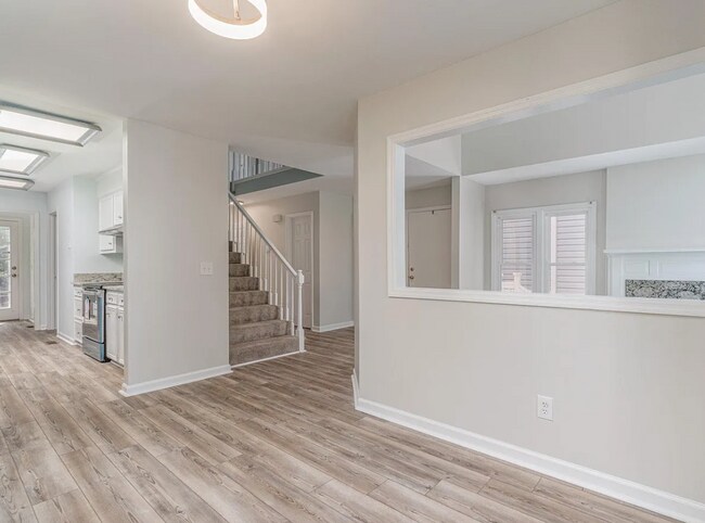 Building Photo - Gorgeous Renovated Home with Modern Finishes & Gated Community Amenities