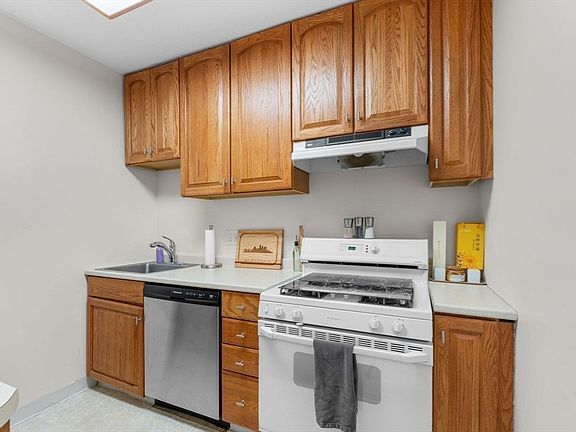 Building Photo - 85 E India Row