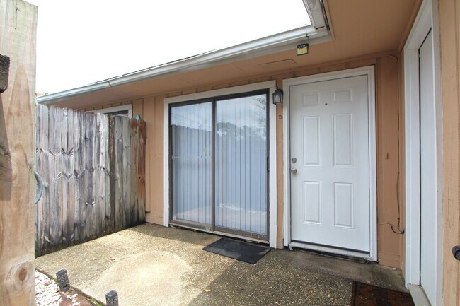 Building Photo - 2BR Apartment in Gulf Breeze – Near Oriole...