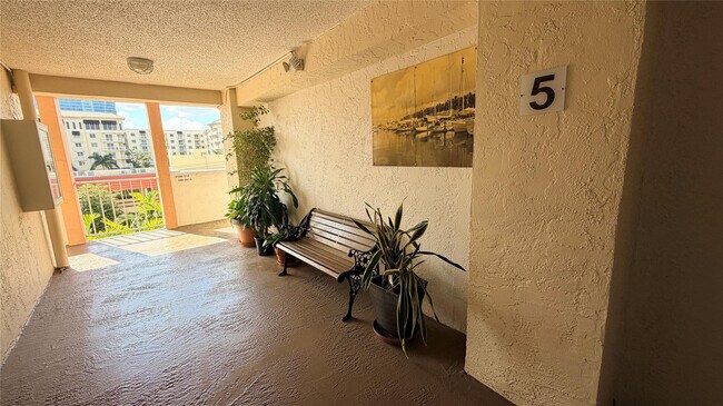 Building Photo - 1731 SE 15th St