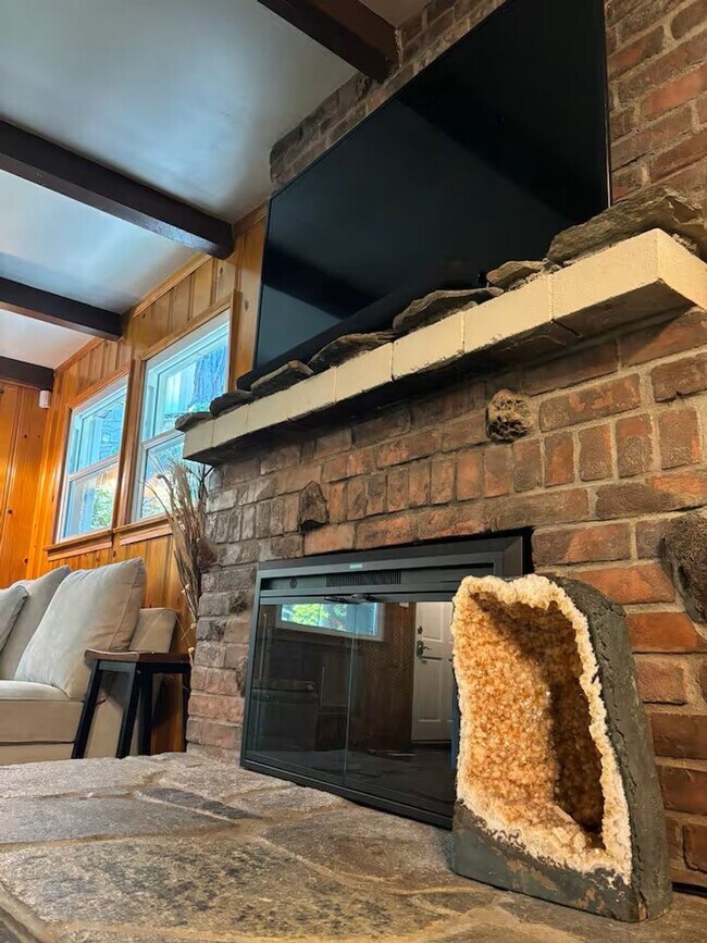 Building Photo - Vintage 5 bedroom Home with Three Car Garage