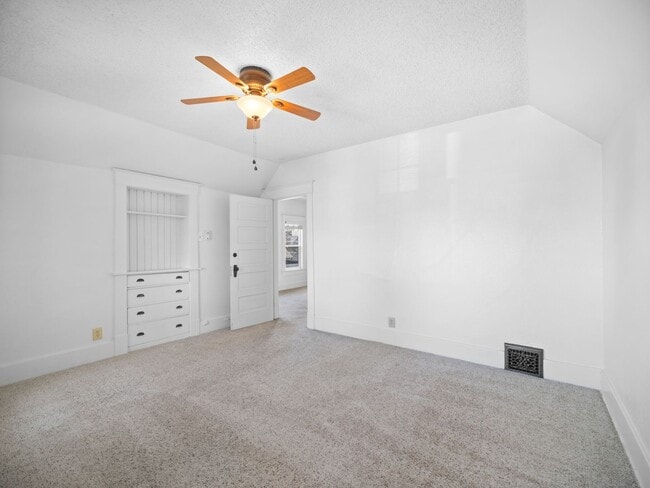 Building Photo - 4 Bed, 2 Bath Long Term Rental in GU District