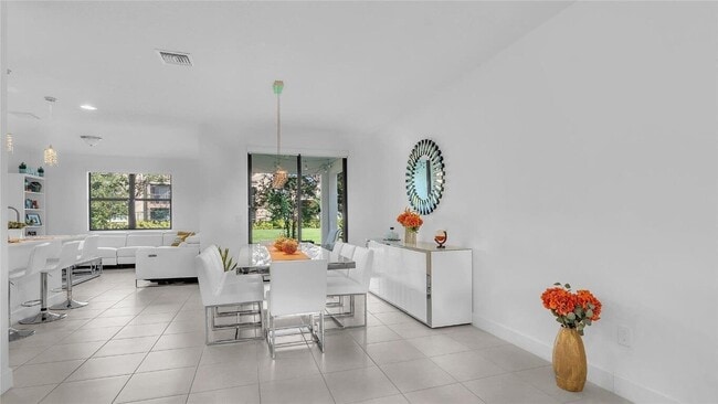 Building Photo - 304 NW 36th Ave