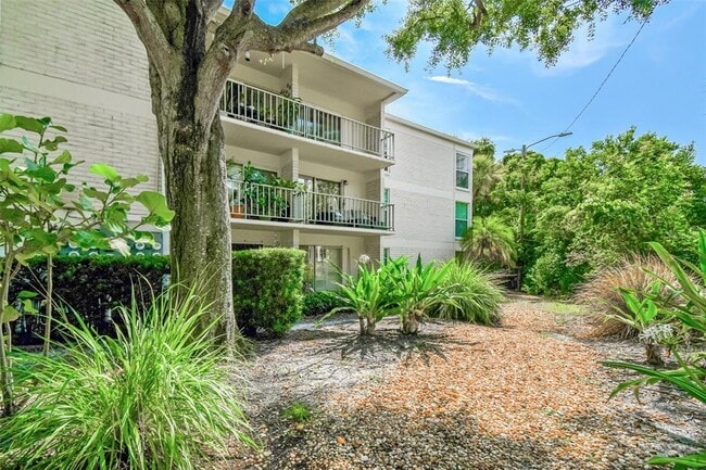 Building Photo - 3325 Bayshore Blvd